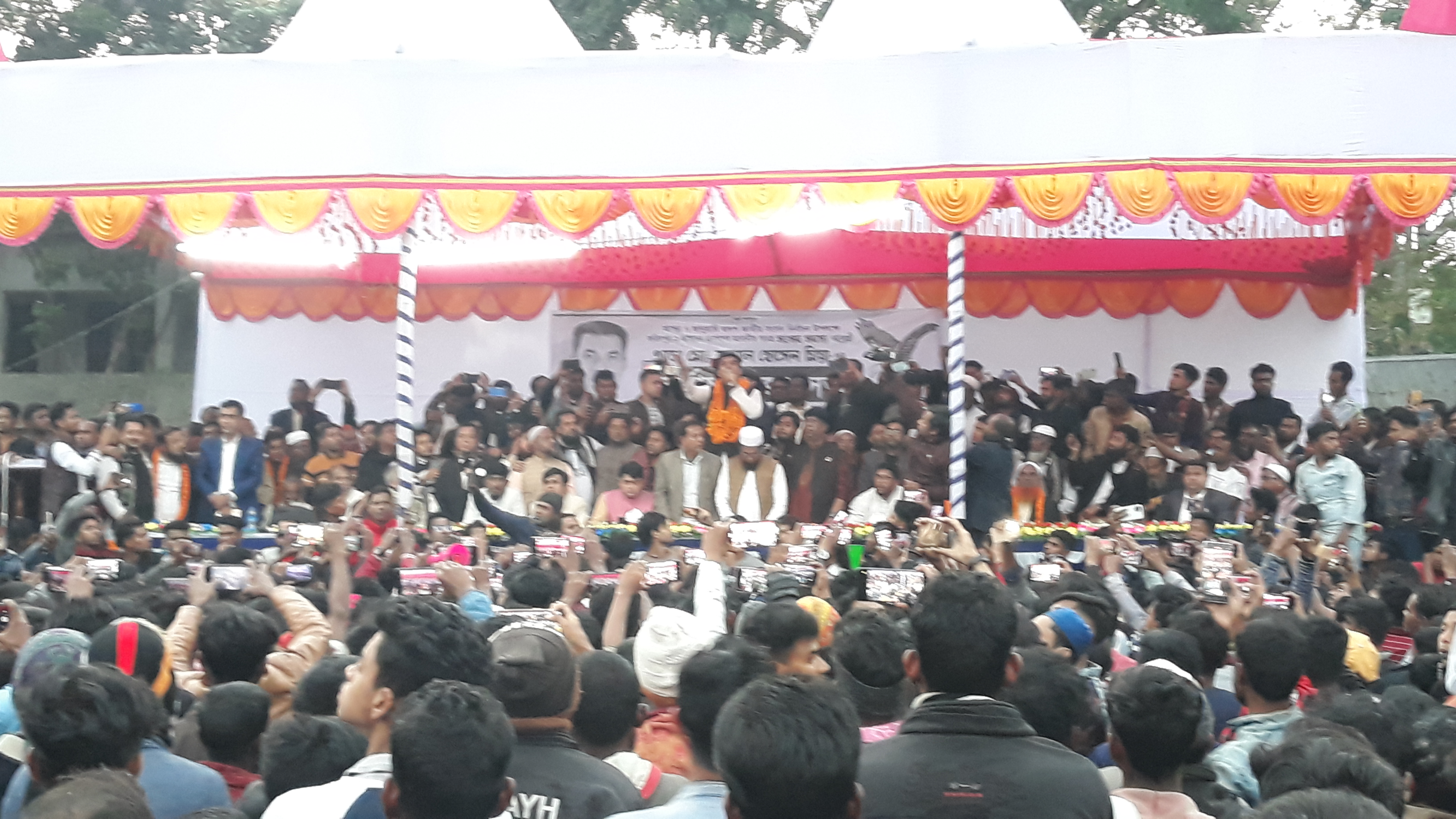 সালথায় স্বতন্ত্রপ্রার্থী জামালের জনসভায় গণজোয়ার