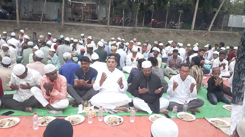 নগরকান্দায় গ্রামবা‌সি‌দের নি‌য়ে শিল্পপতি আব্দুস সোবহা‌নের ইফতার মাহ‌ফিল
