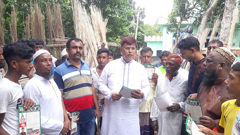 সালথায় গণসং‌যোগ কা‌লে অসুস্থ কর্মীর বাসায় কাজী আব্দুস সোবহান