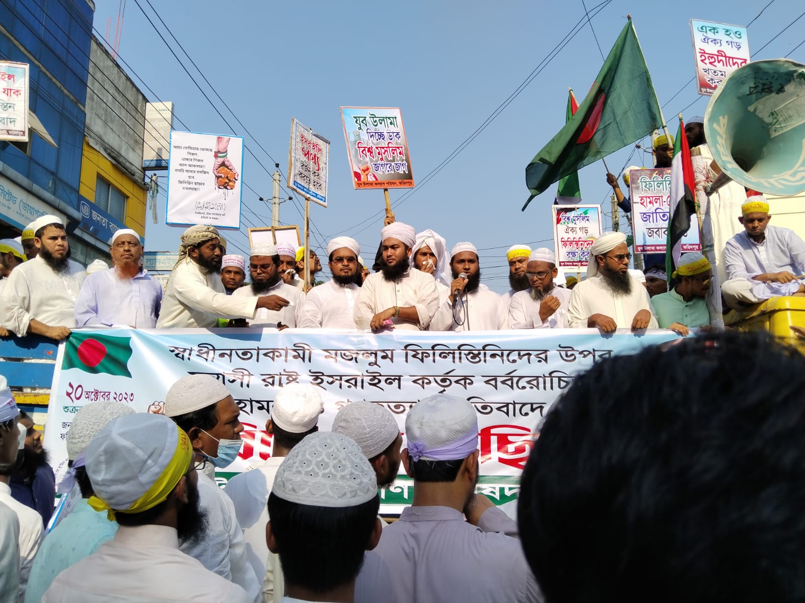 ফিলিস্তিনে বর্বরোচিত হামলা ও গণহত্যার প্রতিবাদে ফরিদপুরে বিক্ষোভ মিছিল