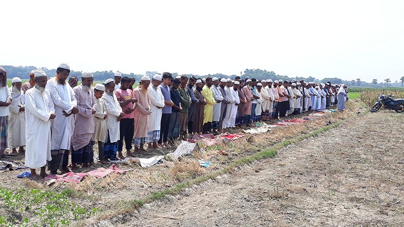 তীব্র তাপদাহে বৃষ্টির জন্য সালথায় সালাতুল ইসতিসকার আদায়