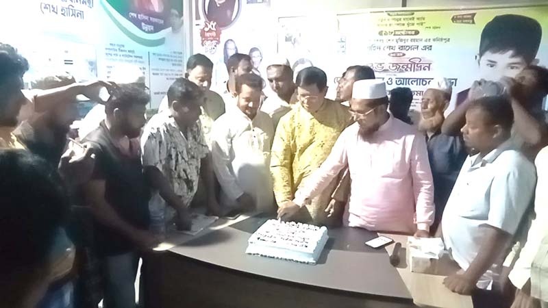 শেখ রাসেলের জন্মদিনে সালথায় কেক কাটলেন আ.লীগ নেতা হালিম