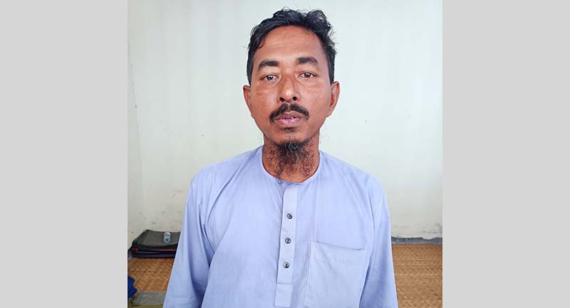 সালথায় গাঁজাসহ ফল ব‌্যবসায়ী আটক