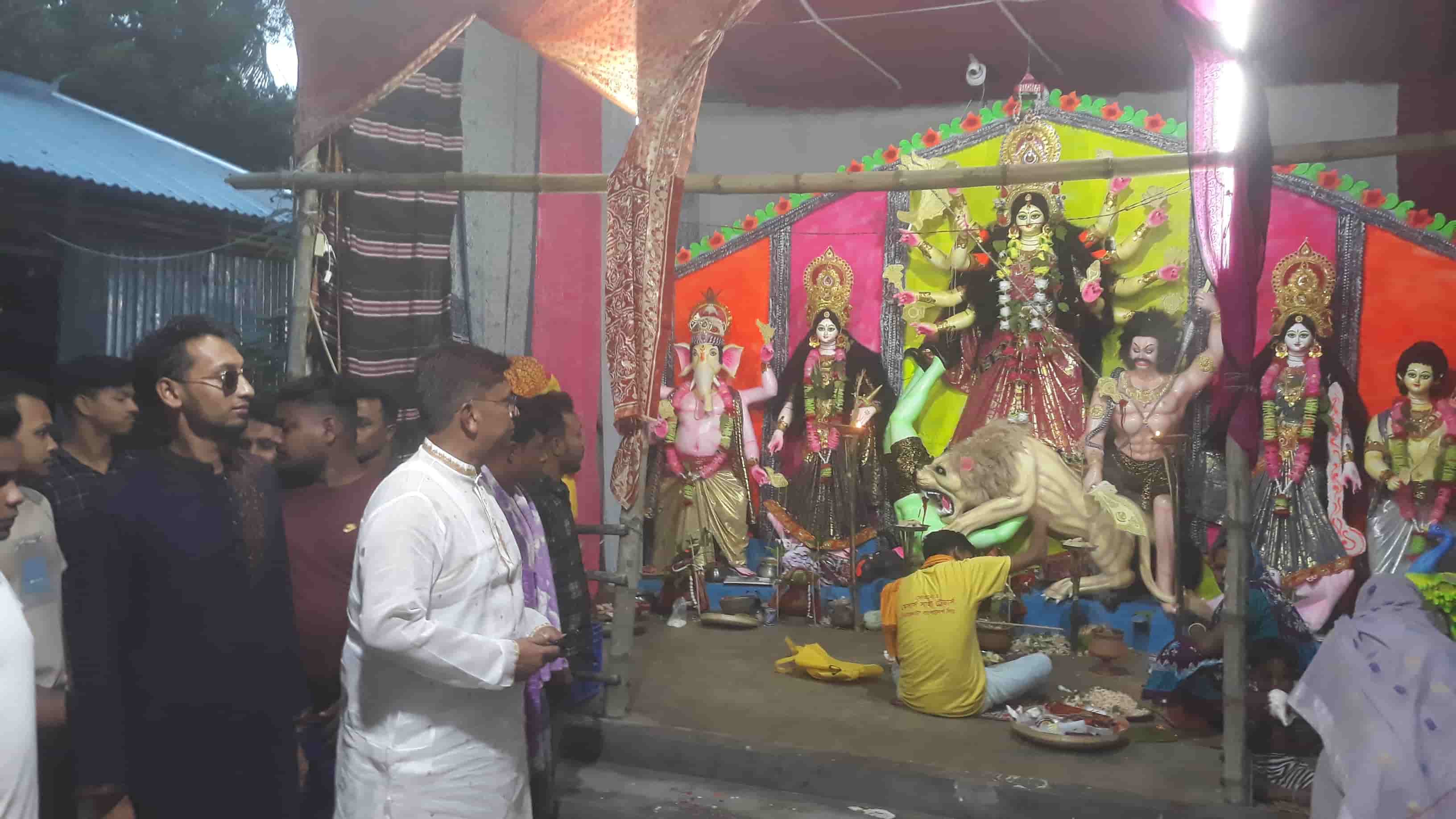 সালথায় বিভিন্ন পূজা মন্ডবে মৎস্যজীবী লীগ নেতা কাজী আব্দুস সোবহান