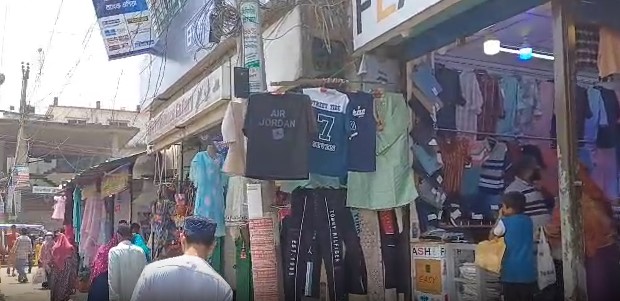 জমে উঠেছে চাঁদপুরের হাইমচর সদরের আলগী বাজারের ঈদ কেনাকাটা