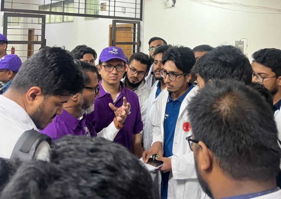 সোহরাওয়ার্দী মেডিকেলের নাম খালেদা জিয়ার নামে করার চেষ্টা, শিক্ষার্থীদের প্রতিবাদ