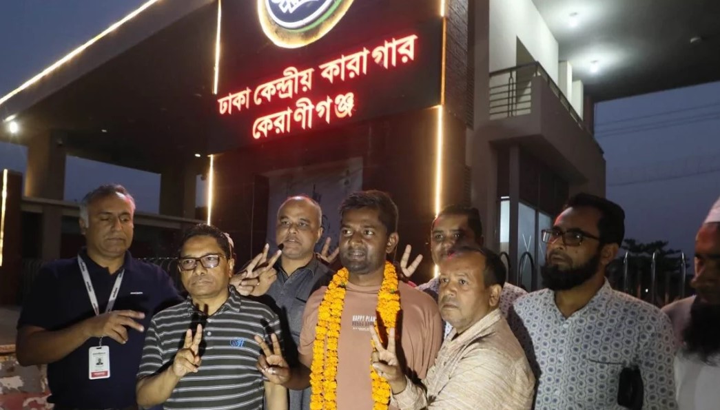 কারামুক্ত হলেন সাংবাদিক শামসুজ্জামান