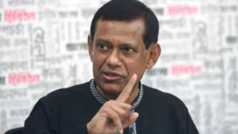 ভারতে পালানোর সময় সাবেক বিচারপতি মানিক আটক