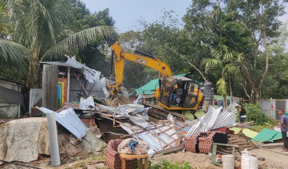 শ্রীপুরে যৌথ অভিযানে ৫৫ কোটি টাকা মূল্যের বনভূমি উদ্ধার, হামলায় আহত ১০