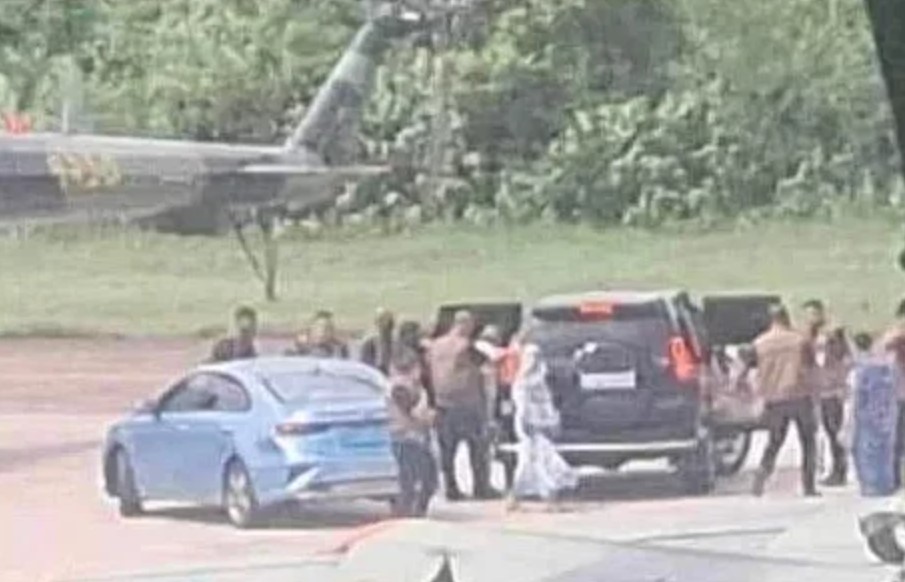 পালানোর সময় বাড়তি কাপড়চোপড় নিতে পারেননি শেখ হাসিনা