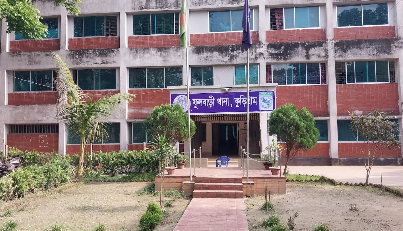 ফুলবাড়ীতে শিশু শিক্ষার্থীসহ কুখ্যাত মাদক কারবারি সুলতান গ্রেফতার