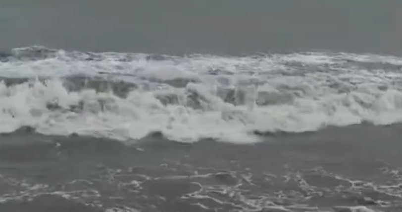 বঙ্গোপসাগরে গভীর নিম্নচাপের প্রভাবে পটুয়াখালীর উপকূল প্লাবিত
