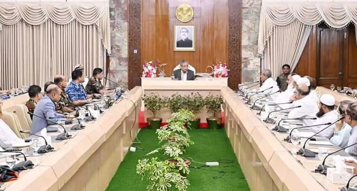 বঙ্গভবনে বৈঠক, অন্তর্বর্তীকালীন সরকার চূড়ান্ত হতে পারে আজ