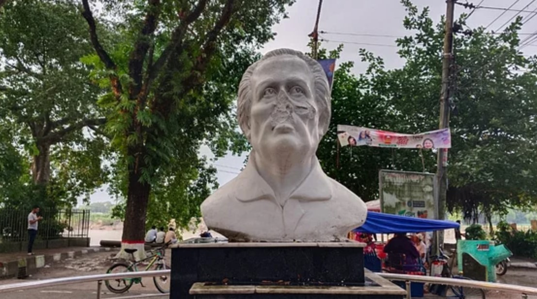 ময়মনসিংহে শিল্পাচার্য জয়নুল আবেদিনের আবক্ষ ভাস্কর্য ভাঙচুর