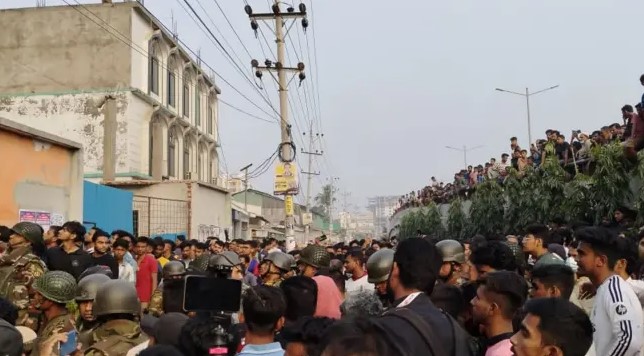 যাত্রাবাড়ীতে সংঘর্ষে তিন কলেজ শিক্ষার্থী নিহতের দাবি, পরিস্থিতি থমথমে