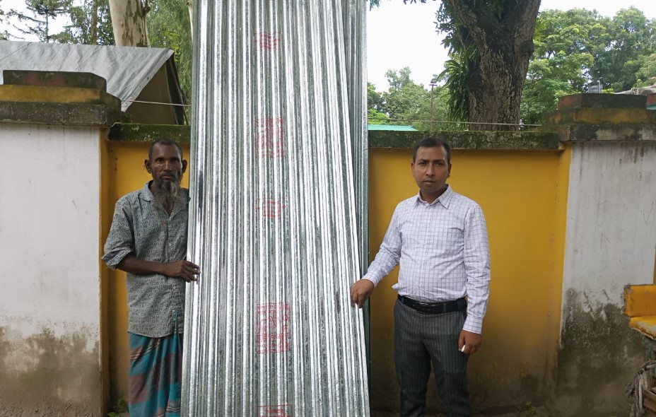 ইউএনও’র সহায়তায় নতুন ঘর পাচ্ছেন রহিম বাদশা