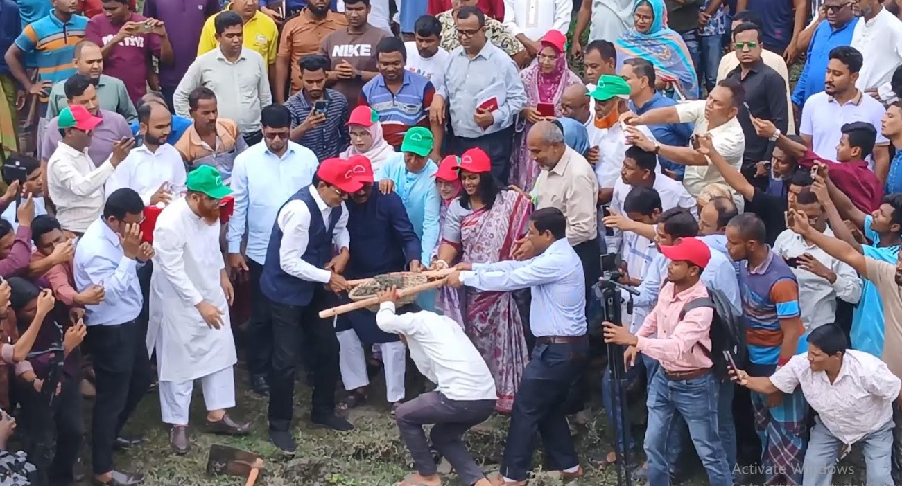 বজ্রপাত থেকে রক্ষায় বিশেষ আশ্রয়কেন্দ্র ও খাল খনন কর্মসূচি: কুড়িগ্রামে ত্রাণমন্ত্রী
