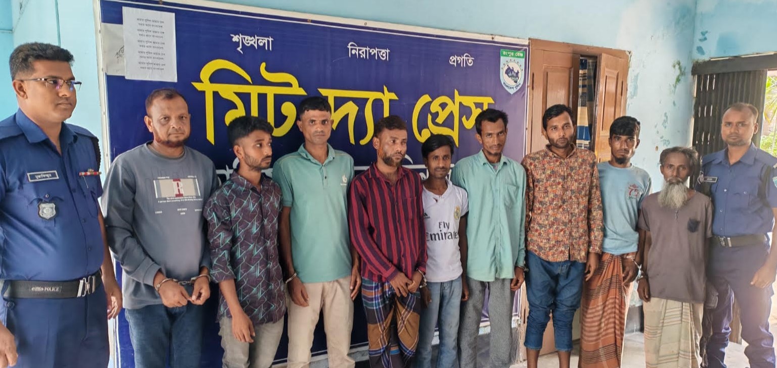 হাকিমপুরে রাতভর অভিযানে মাদক কারবারি ও ওয়ারেন্টভুক্ত ৯ আসামি গ্রেফতার