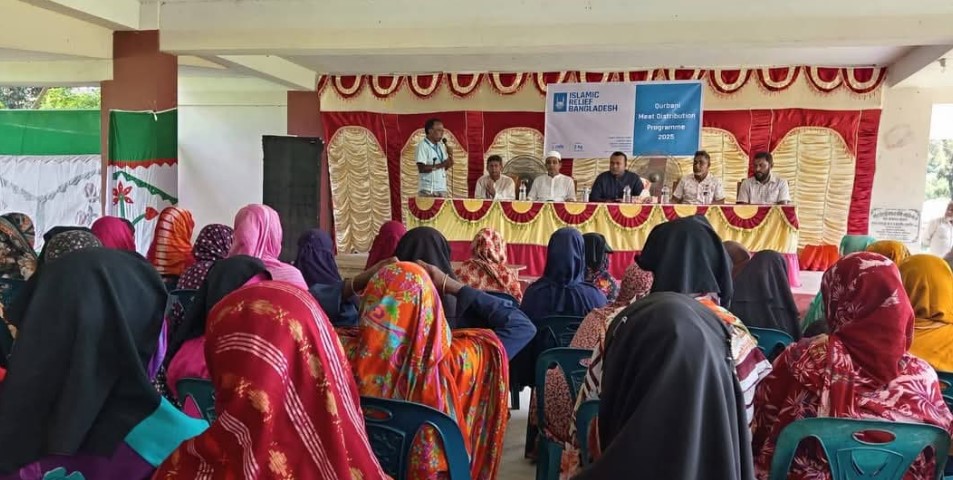 গলাচিপায় ৭৭০ দুস্থ পরিবারের মাঝে ইসলামিক রিলিফের মাংস বিতরণ