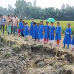 কুড়িগ্রামে ধরলার ভাঙন রোধে স্থানীয়দের মানববন্ধন: বিদ্যালয় ও বসতভিটা রক্ষার দাবি