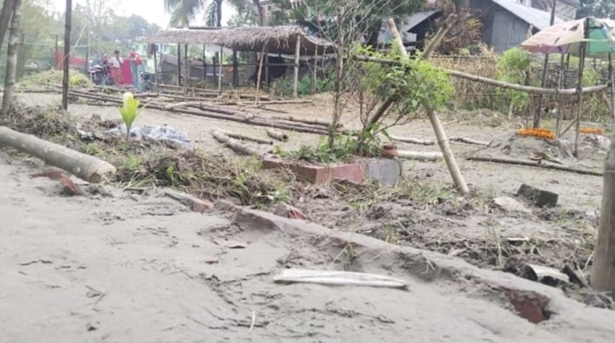শরীয়তপুর ভাষা সৈনিক নারায়ণ চন্দ্রের সম্পত্তির উপর রাস্তা নির্মাণ নিয়ে পাল্টাপাল্টি অভিযোগ
