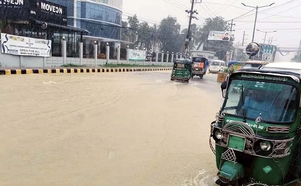 ভারী বর্ষণে তলিয়ে গেছে কক্সবাজার শহরের ৯০ শতাংশ এলাকা
