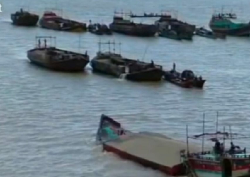 হাইকোর্টের নিষেধাজ্ঞা উপেক্ষা করে কুষ্টিয়ায় অবৈধ বালু উত্তোলন
