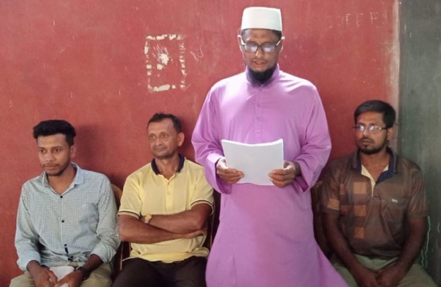 ঘের মালিকের ভাড়াটের নির্যাতনের প্রতিবাদে কেশবপুরে গ্রামবাসীর সংবাদ সম্মেলন