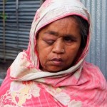 কুষ্টিয়ায় অন্ধ সাজেদার মানবেতর জীবন: দুমুঠো অন্নের জন্য এক অন্ধ মায়ের হাহাকার