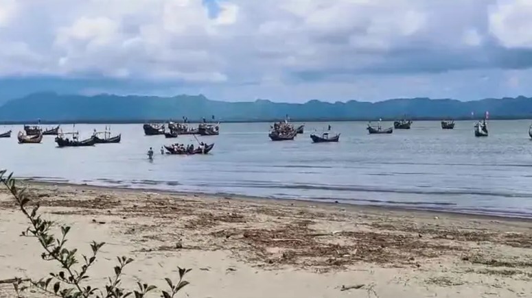 বাংলাদেশি ট্রলারে মিয়ানমার নৌবাহিনীর গুলি, নিহত ১