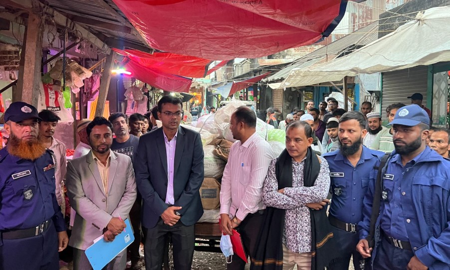 শরিয়তপুরে ৫৫২ কেজি পলিথিন জব্দ এবং ২৫ হাজার জরিমানা