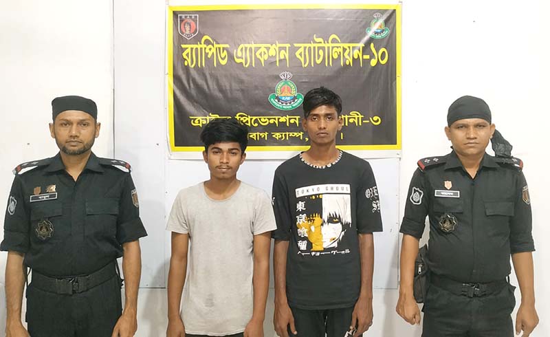 শাহবাগে দুই ছিনতাইকারী গ্রেফতার