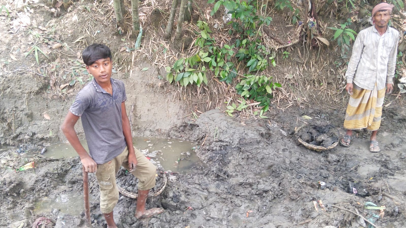 শরীয়তপুর অতিদরিদ্রের কাজে ২৭ জন শ্রমিকের স্থানে ৫ জন, ৩ জনই অপ্রাপ্তবয়স্ক