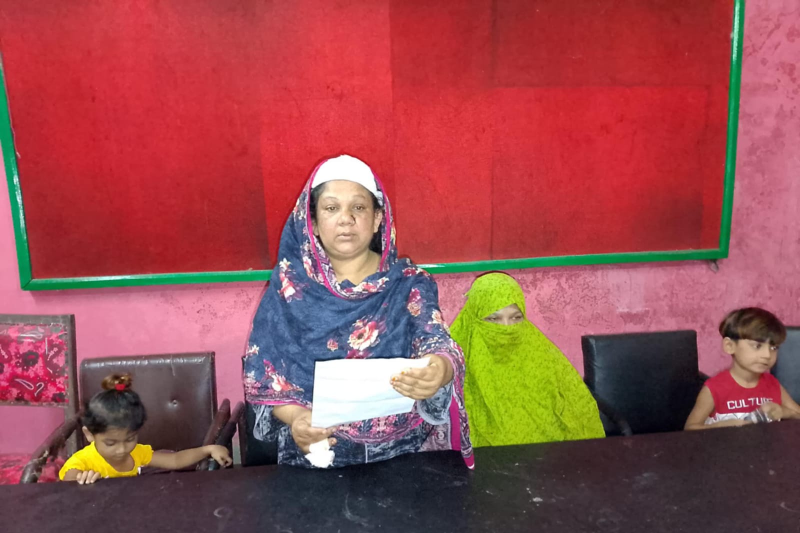কেশবপুরে শাশুড়িকে মারপিটের অভিযোগে সংবাদ সম্মেলন