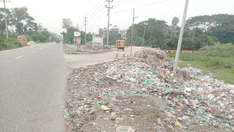 শিবপুরে প্রবেশ মুখে দুর্গন্ধে অতিষ্ঠ শিক্ষার্থী-সাধারণ পথচারী