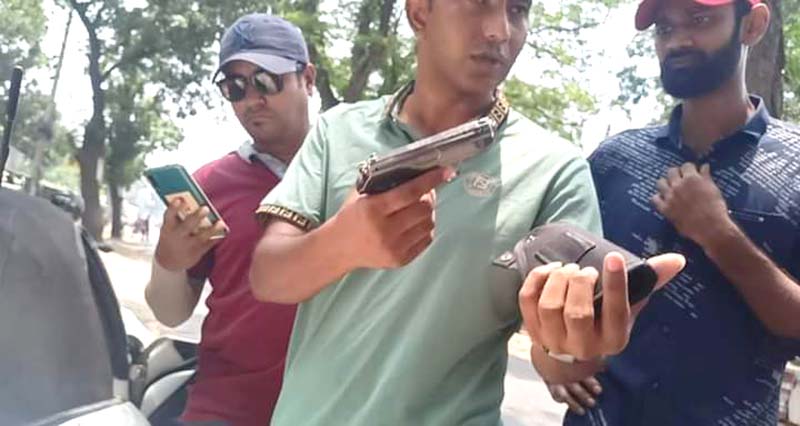 ঝিনাইদহে ক্যাসিনো ডন খ্যাত ভুয়া সিআইপি তাওহীদ অস্ত্রসহ আটক
