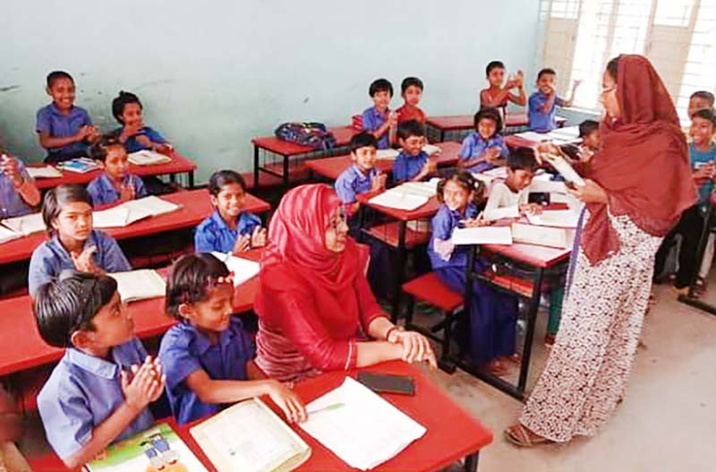 শিক্ষার্থীদের চারিত্রিক ও মানিসক বিকাশে পথে পথে ছুটছেন ইউএনও রাজিয়া