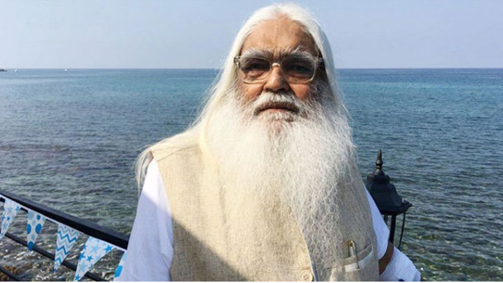 মায়ের কবরের পাশে সমাহিত হলেন সিরাজুল আলম খান