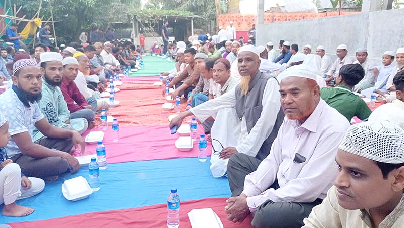 কাউনিয়ায় জীম এগ্রোর ব্যবস্থাপনা পরিচালক মেনাজ উদ্দিনের উদ্যোগে ইফতার মাহফিল