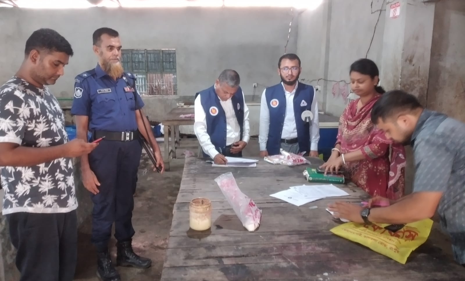 কাউনিয়ায় বিএসটিআইয়ের অভিযানে ১০ হাজার টাকা জরিমানা