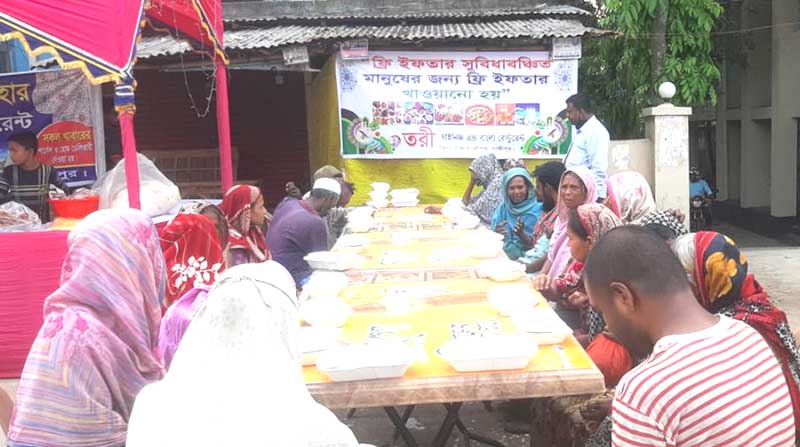 শ্রীপুরে ব্যবসায়ী সাদ্দামের আয়োজনে সুবিধাবঞ্চিতদের জন্য উন্মুক্ত ইফতার