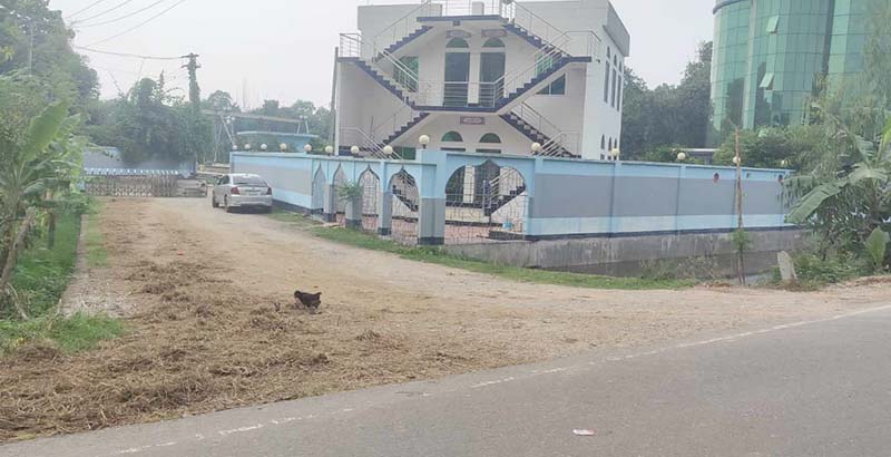জমি দখল করে কারখানা নির্মাণে জনদুর্ভোগ চরমে, প্রতিবাদ করে বিপাকে ভুক্তভোগীরা