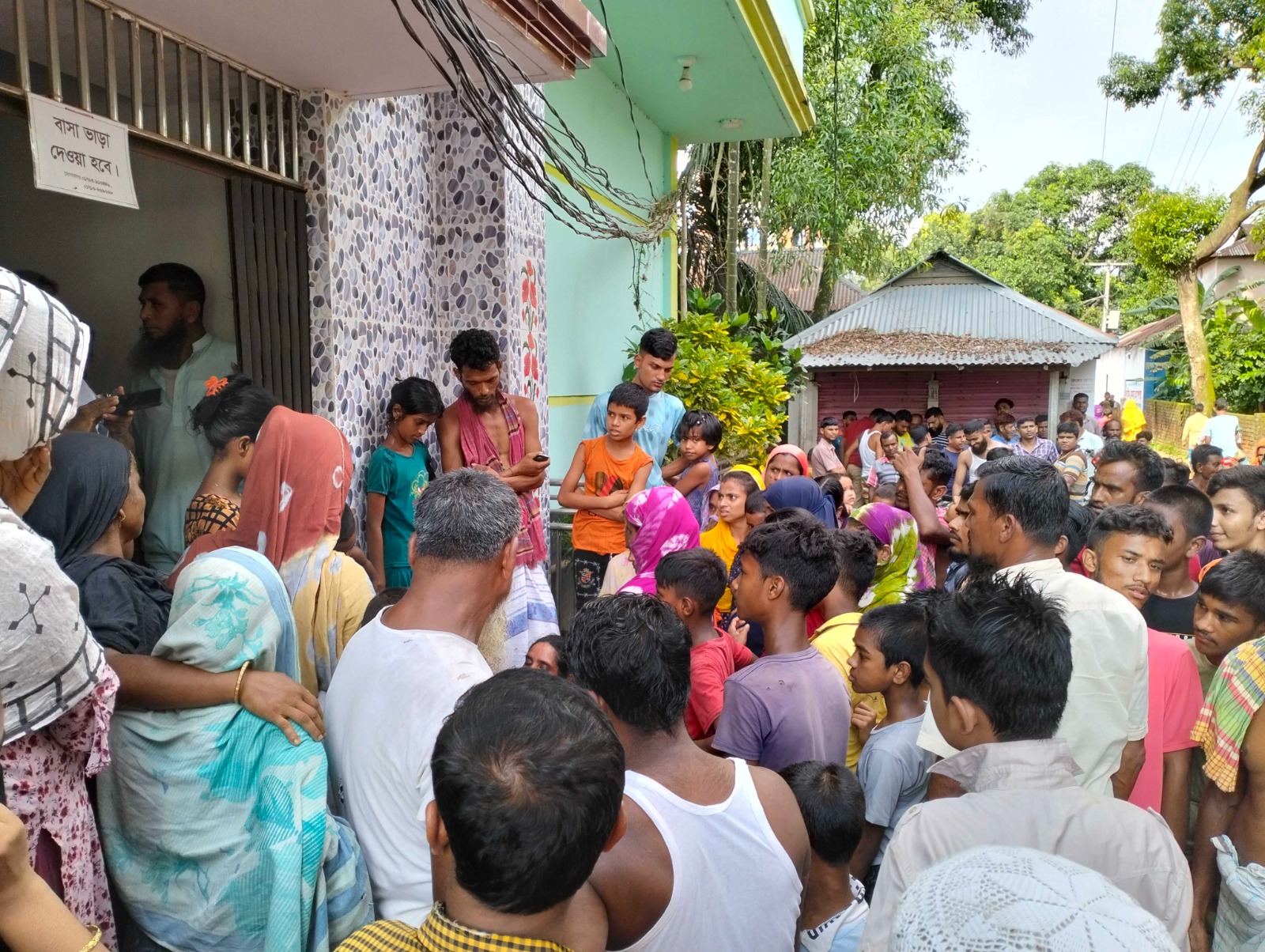 শ্রীপুরে বহুতল ভবন থেকে গৃহবধূর মরদেহ উদ্ধার, স্বামী পলাতক