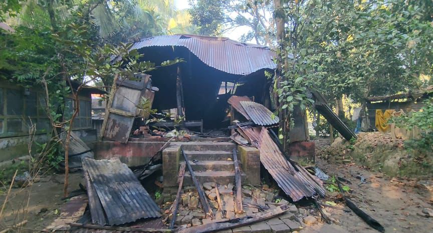 শীত নিবারণের আগুনেই পুড়ে প্রাণ গেল বৃদ্ধার