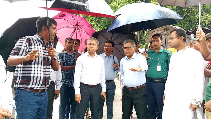 ভূল্লীবাধঁ পরিদর্শনে পরিকল্পনা সচিব ফজলুল হক