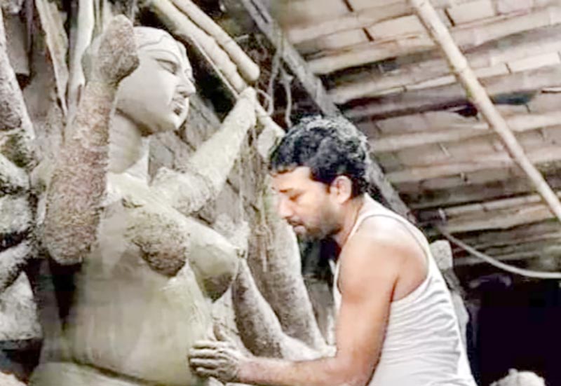 ঠাকুরগাঁওয়ে ব্যস্ত সময় পার করছে প্রতিমা শিল্পীরা।
