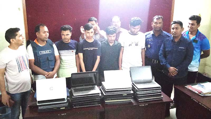 ঠাকুরগাঁওয়ে পর্নোগ্রাফির মাধ্যমে প্রতারণা, গ্রেফতার ৪