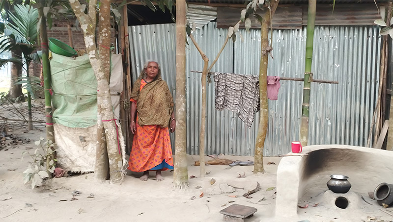 সাত ছেলে-মেয়ে থাকার পরও আশ্রয়হীন মমতাময়ী মা গোলেছা বেগম