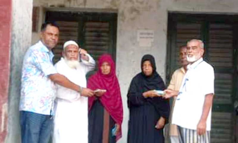 ঠাকুরগাঁওয়ে মৃত দলিল লেখকের পরিবারকে নগদ অর্থ প্রদান
