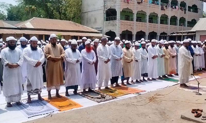 ঠাকুরগাঁওয়ে বৃষ্টির জন্য দ্বিতীয় দিনের মত ইসতিসকার নামাদ আদায়